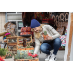 Gorro de invierno eco con parche con logotipo y diseño color azul marino vista de ambiente 4