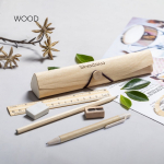 Estuche personalizado con accesorios de madera y cierre de cinta Wood color madera clara séptima vista