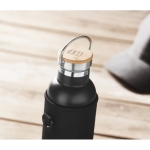 Botella termo con bolsa de transporte y dos tapones 700ml Adventure color negro segunda vista bodegón 2