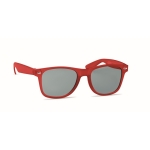 Gafas de sol clásicas con montura reciclada y protección UV400 RPET color rojo transparente