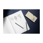 Set de 5 lápices promocionales hechos de grafito Infinity color gris oscuro imagen de estilo de vida 2