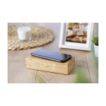 Cargador inalámbrico de bambú con reloj LED integrado Desk Clock color madera quinta vista