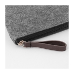 Neceser con logotipo fabricado en fieltro rPET reciclado Felt RPET color gris tercera vista