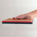 Libreta con tapa de cartón con hojas color crema a rayas A5 color natural cuarta vista