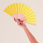 Abanicos personalizados baratos de madera y poliéster Woodster color amarillo segunda vista