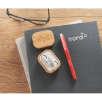 2 auriculares bluetooth TWS 5.0 para 3 horas con caja de bambú Blues color madera segunda vista bodegón 2