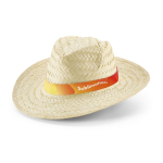 Sombrero hecho de paja natural que incluye cinta sublimada color blanco imagen con logo