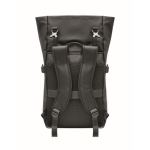 Mochila de lona con cierre roll top y acolchado en diferentes partes color negro