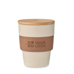 Vaso de plástico reciclado con cinta de corcho y tapa de bambú 300ml color beige vista de impresión