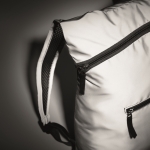 Mochila deportiva plegable reflectante con asas desmontables color plateado mate vista fotografía