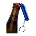 Linterna de aluminio reciclado con abridor y mosquetón a juego color azul tercera vista