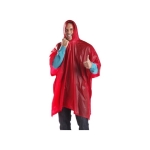 Poncho de plástico plegado en pelota redonda con mosquetón color rojo cuarta vista