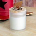 Vela aromática navideña con detalle de copo de nieve en la tapa vista de ambiente