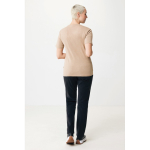 Camiseta personalizada algodón reciclado y orgánico 180 g/m2 Iqoniq Manuel color marrón claro tercera vista con modelo