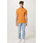 Polo de piqué regular fit de algodón eco 220 g/m2 Iqoniq Yosemite color naranja vista con modelo