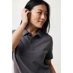 Polo de piqué regular fit de algodón eco 220 g/m2 Iqoniq Yosemite color plateado mate quinta vista con modelo