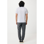Camiseta técnica poliéster reciclado casual fit 150 g/m2 Iqoniq color gris claro tercera vista con modelo