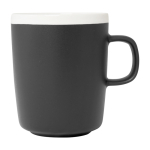 Taza de cerámica con acabado exterior mate e interior blanco 310ml color negro vista lateral