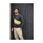 Riñonera de poliéster reciclado repelente al agua capacidad 1,5L imagen de estilo de vida