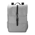 Mochila de RPET con dos bolsillos laterales y correa con hebilla color gris claro primera vista