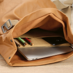 Mochila impermeable de algodón reciclado para portátil 17'' 23L color camel cuarta vista
