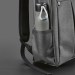 Mochila de nylon reciclado con cremalleras impermeables 22L 15,6” color gris oscuro vista de detalle