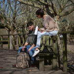 Mochila impermeable bitono de nylon reciclado para portátil 15,6'' color verde militar segunda vista de ambiente