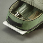 Mochila impermeable bitono de nylon reciclado para portátil 15,6'' color verde militar cuarta vista de detalle