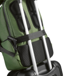 Mochila impermeable bitono de nylon reciclado para portátil 15,6'' color verde militar vista de detalle