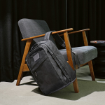 Mochila de algodón reciclado con revestimiento de cera 230 g/m2 color negro vista de ambiente