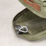 Mochila de algodón reciclado con revestimiento de cera 230 g/m2 color verde militar cuarta vista