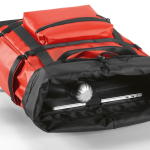 Mochila impermeable ecológica con cierre magnético para PC 17” color rojo tercera vista de detalle