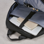 Mochila de 300D RPET con compartimento frontal con cremallera 18L 15,6” color negro tercera vista de detalle