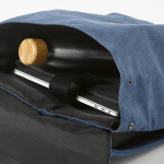 Mochila de algodón reciclado con detalles de piel sintética 25L color azul tercera vista de detalle