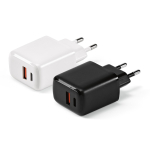 Cargador de pared de plástico reciclado con entradas USB-A y USB-C 20W