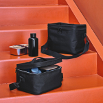 Nevera de plástico reciclado con doble asa de transporte 7.5L color negro