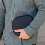 Auriculares inalámbricos con cancelación activa y micrófono con IA color gris oscuro tercera vista de ambiente