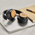 Auriculares inalámbricos con parte en corcho y con gran alcance de 10m color negro