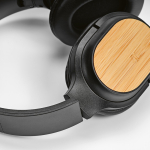 Auriculares inalámbricos con bambú, carga USB-C y batería de 8H color negro vista de detalle