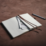 Libreta eco con portada que simula las vetas de madera A5 hojas en blanco color marrón oscuro vista de ambiente