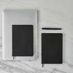Libreta con tapa flexible de cuero sintético eco A5 hojas a puntos color negro tercera vista