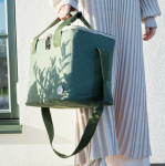 Bolsa nevera promocional de RPET con asa ajustable y capacidad de 20L color verde tercera vista