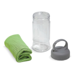 Toalla de 30x90cm presentada en un bote transparente con asa color verde lima tercera vista