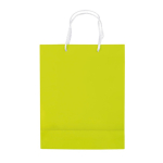 Bolsa mediana de papel laminado de colores con asa de cordón color verde lima tercera vista