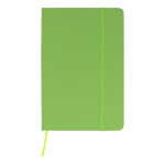 Libreta de RPET y PU de colores vivos con cinta a juego y papel FSC A5 color verde oliva segunda vista