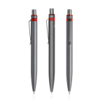 Bolígrafo de aluminio reciclado con detalle a color tinta azul color rojo