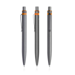 Bolígrafo de aluminio reciclado con detalle a color tinta azul color naranja