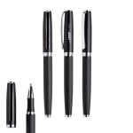 Roller de metal elegante con cuerpo con relieve y tinta negra vista de ambiente