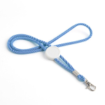 Lanyard promocional moderno tubular de poliéster con mosquetón 3cm vista de ambiente
