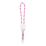 Llavero alargado tipo lanyard que es ajustable y lleva mosquetón color rosa